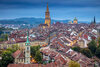 Stadt Bern mit blauem Himmel im Hintergrund