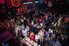 Gäste, Person und Diplomandinnen und Diplomanden feiern im Vegas Club
