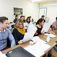 Klasse einer Handelsschule an der Benedict-Schule Zürich