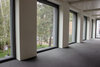 Schöne, grosse Fensterfront in einem der Schulzimmer