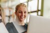 Teilenehmerin im Handelsdiplom-Kurs beim Blended Learning