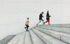 Drei Personen gehen die Stufen einer modernen, hellen Treppe hinauf.