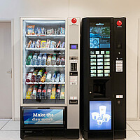 Kaffee und Snacks aus dem Automaten - Benedict Bern