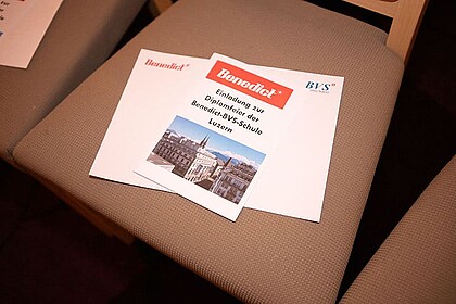 Über 500 Personen diplomiert - Benedict Luzern