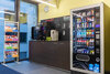 Aufenthaltsraum mit Snack- und Getränkeautomaten für die Studierenden